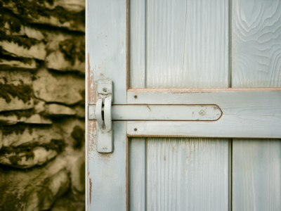 Pourquoi une porte claquée ne nécessite pas toujours de remplacer la serrure